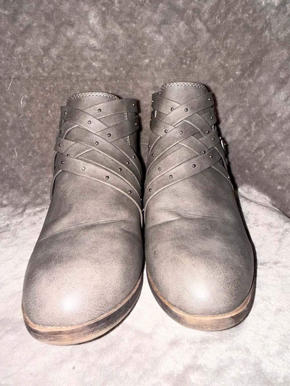 SO Women's Gray Studded Strappy Ankle Boots Size 8